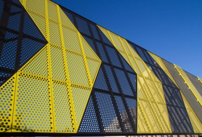 鋁板沖孔網(wǎng)的特點(diǎn)及使用優(yōu)勢